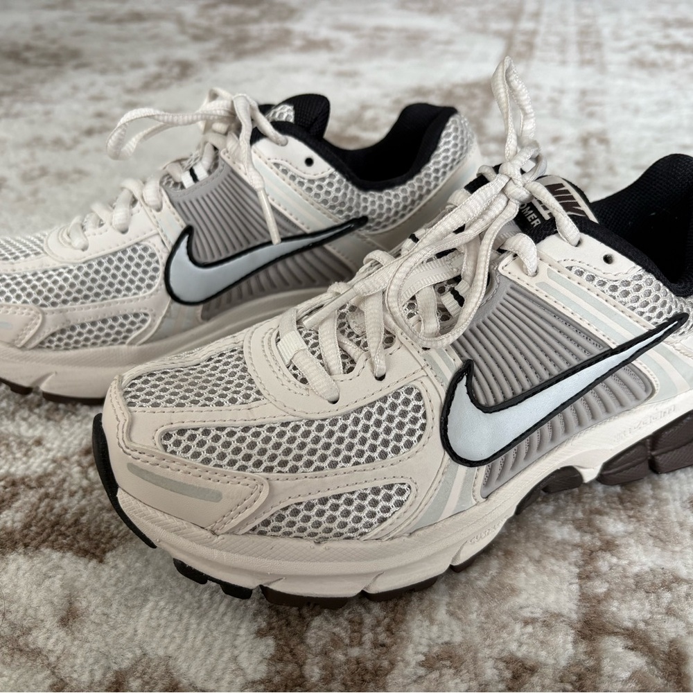 Nike Vomero 5 Sneakers